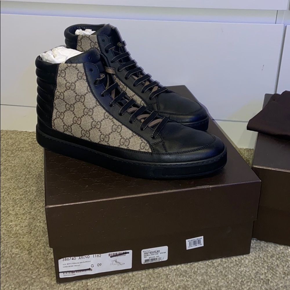 Gucci Supreme Sneakers - Picture 2 of 6